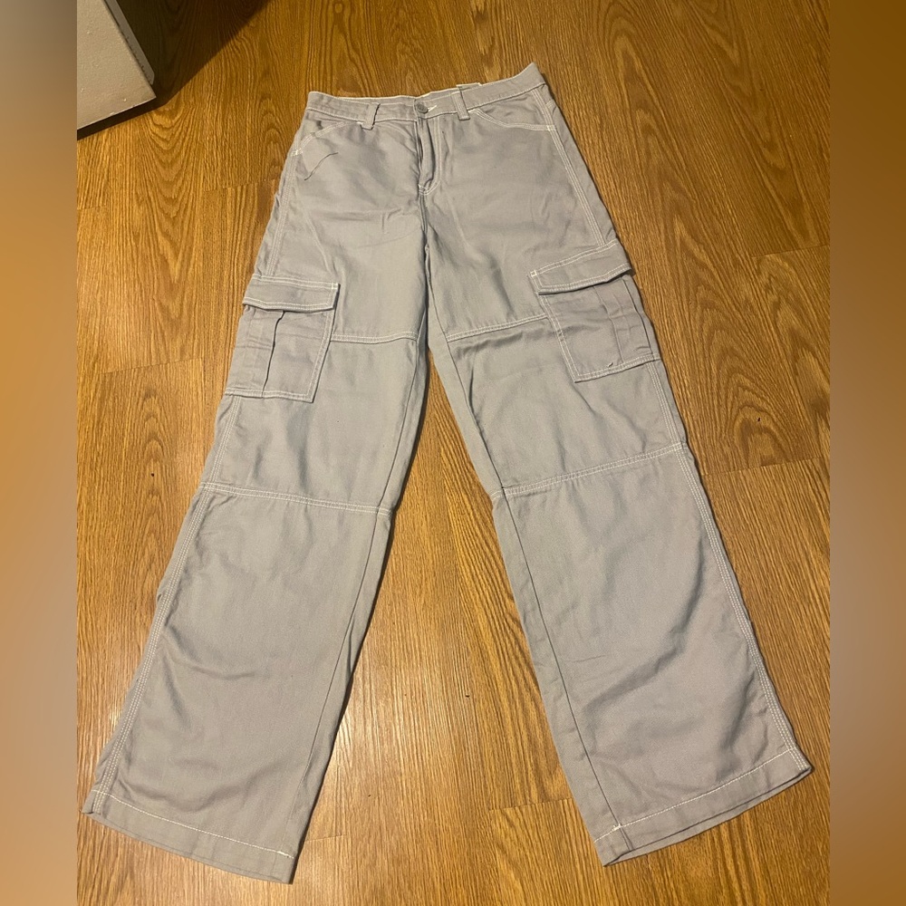Divided Gray Cargo Pants Casual Durable Design multiple pockets SIZE 4